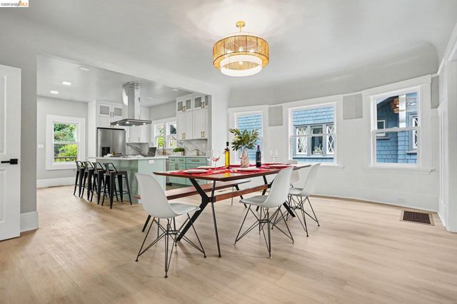 35 Randwick Ave, Oakland, CA 94611