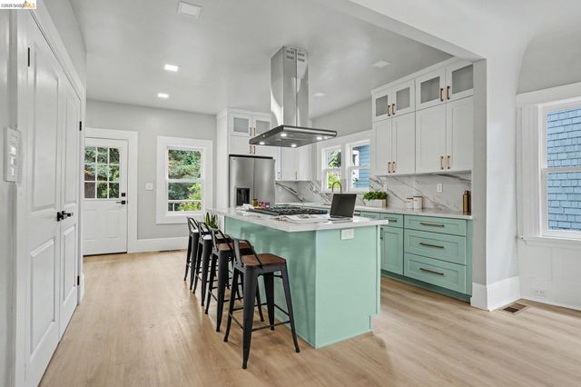 35 Randwick Ave, Oakland, CA 94611