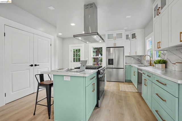 35 Randwick Ave, Oakland, CA 94611