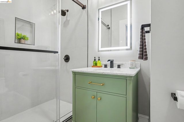 35 Randwick Ave, Oakland, CA 94611