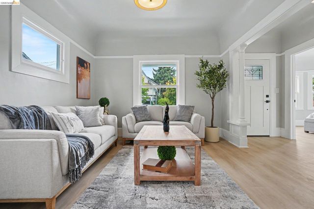 35 Randwick Ave, Oakland, CA 94611
