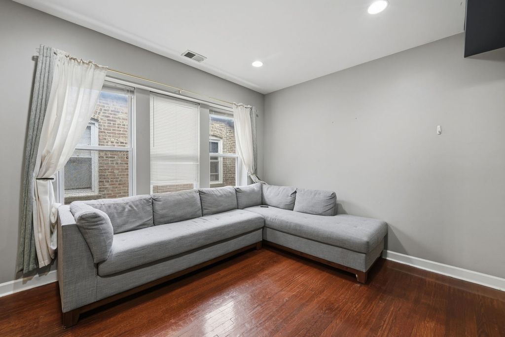 7205 N Damen Avenue 3, Chicago, IL 60645 — photo 3