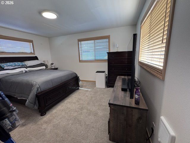 5272 FOREST Ln, Eugene, OR 97402