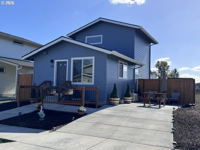 5272 FOREST Ln, Eugene, OR 97402