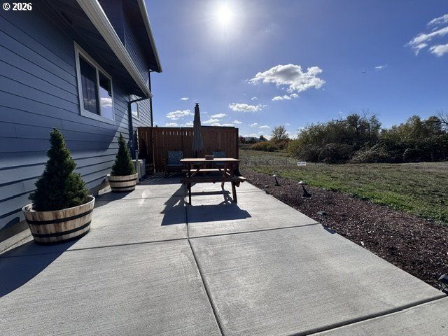 5272 FOREST Ln, Eugene, OR 97402