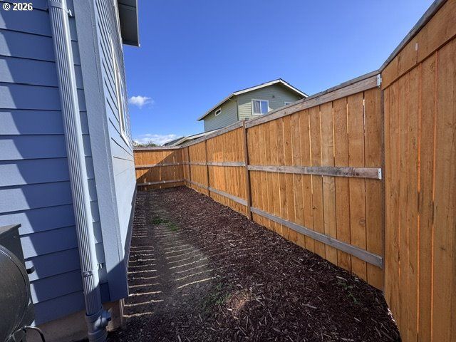 5272 FOREST Ln, Eugene, OR 97402