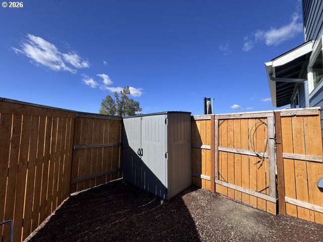 5272 FOREST Ln, Eugene, OR 97402