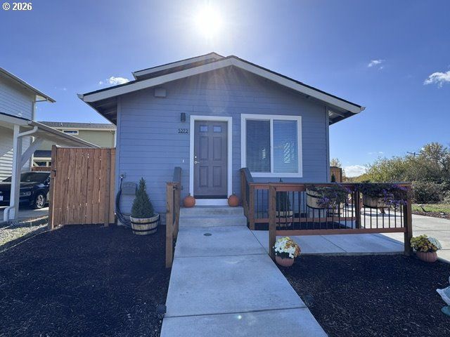 5272 FOREST Ln, Eugene, OR 97402