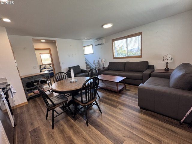 5272 FOREST Ln, Eugene, OR 97402