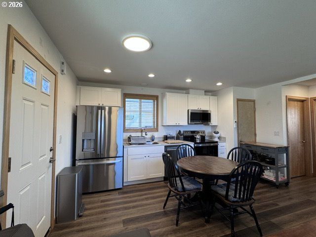 5272 FOREST Ln, Eugene, OR 97402