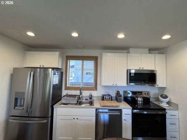 5272 FOREST Ln, Eugene, OR 97402