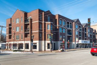36 S Cass Avenue 42, Westmont, IL 60559