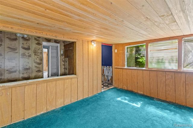 1975 Porter Road, White Lake, MI 48383