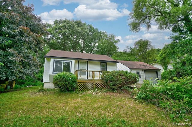 1975 Porter Road, White Lake, MI 48383