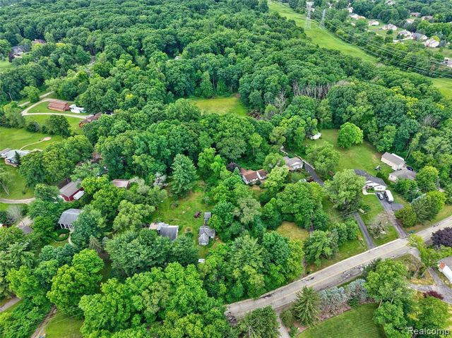 1975 Porter Road, White Lake, MI 48383