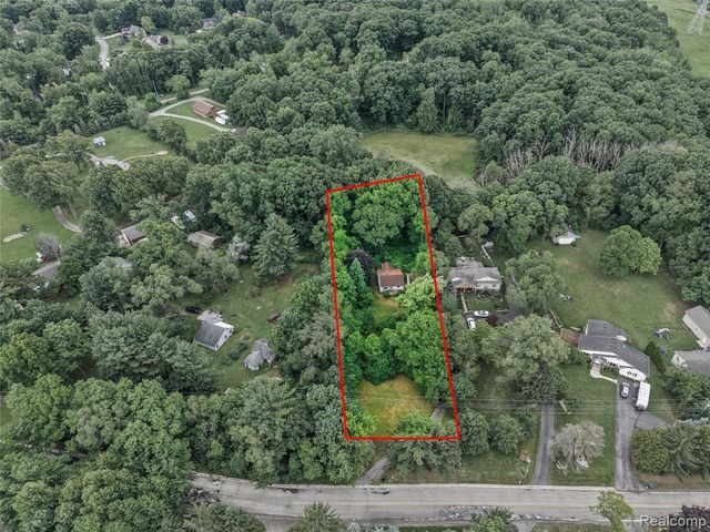 1975 Porter Road, White Lake, MI 48383
