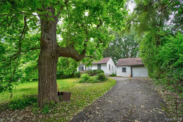 1975 Porter Road, White Lake, MI 48383
