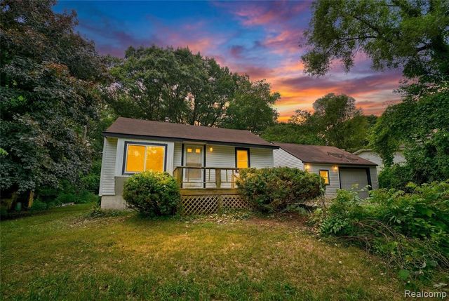 1975 Porter Road, White Lake, MI 48383