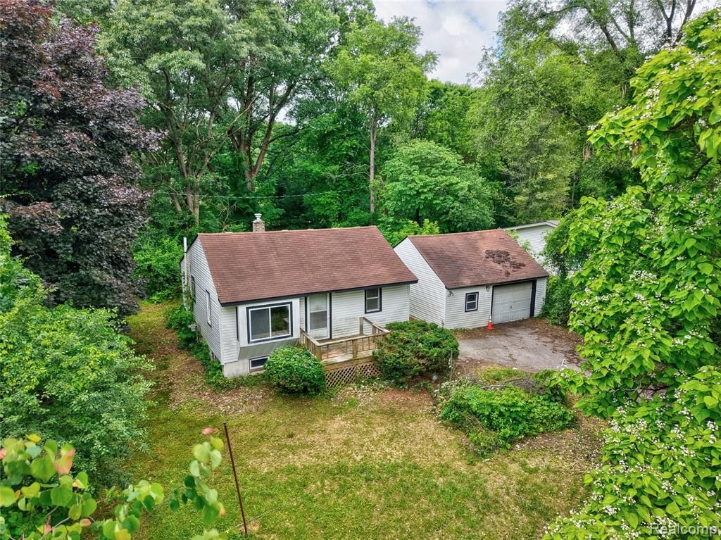 1975 Porter Road, White Lake, MI 48383