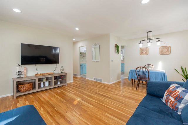 4028 Coral Drive, South Bend, IN 46614