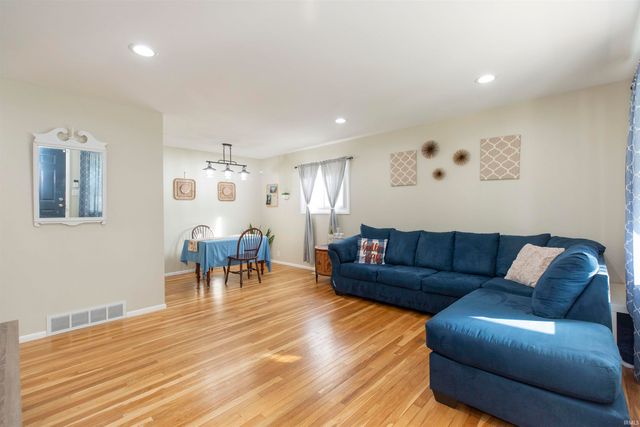 4028 Coral Drive, South Bend, IN 46614