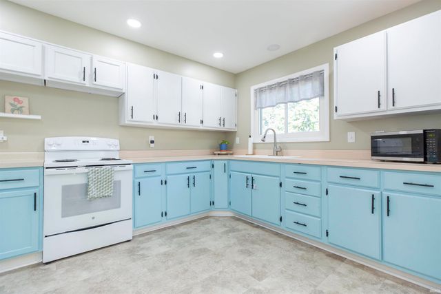 4028 Coral Drive, South Bend, IN 46614