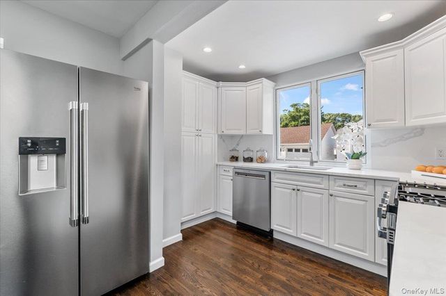 33 Avenue B Avenue, Port Washington, NY 11050