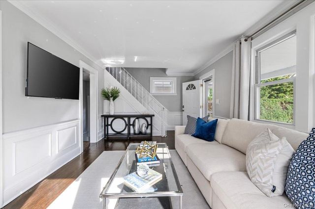 33 Avenue B Avenue, Port Washington, NY 11050