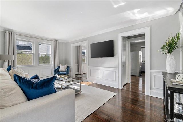 33 Avenue B Avenue, Port Washington, NY 11050