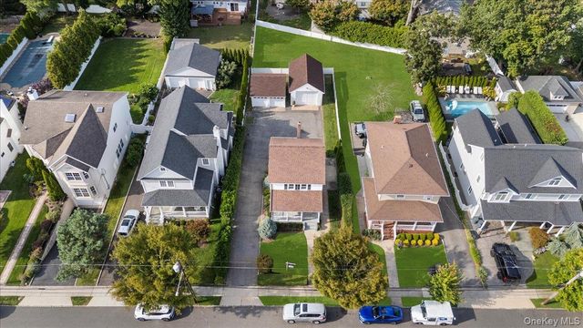 33 Avenue B Avenue, Port Washington, NY 11050