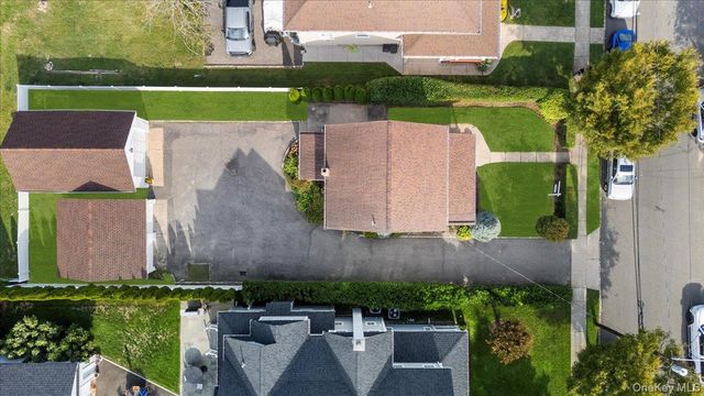 33 Avenue B Avenue, Port Washington, NY 11050