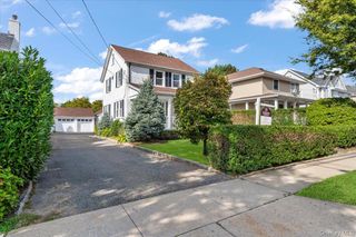 33 Avenue B Avenue, Port Washington, NY 11050