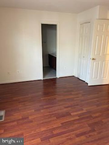 5516 SULLY LAKE DR, Centreville, VA 20120