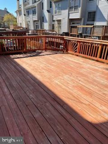 5516 SULLY LAKE DR, Centreville, VA 20120