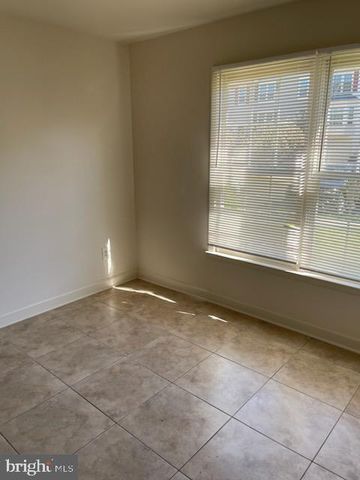 5516 SULLY LAKE DR, Centreville, VA 20120