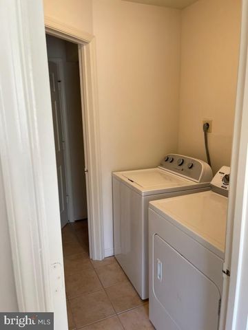 5516 SULLY LAKE DR, Centreville, VA 20120