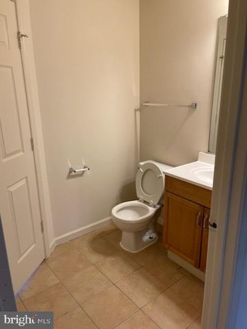 5516 SULLY LAKE DR, Centreville, VA 20120