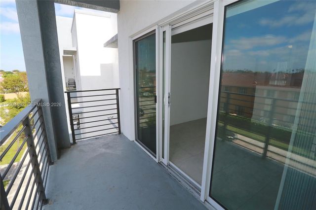 6171 NW 182nd Lane 205, Hialeah, FL 33015