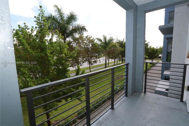6171 NW 182nd Lane 205, Hialeah, FL 33015