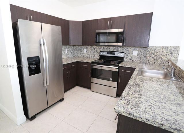 6171 NW 182nd Lane 205, Hialeah, FL 33015