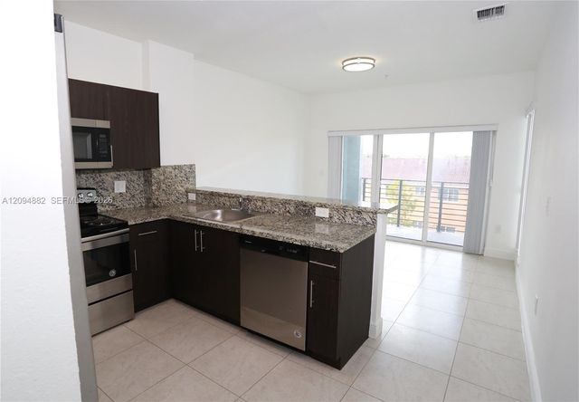 6171 NW 182nd Lane 205, Hialeah, FL 33015