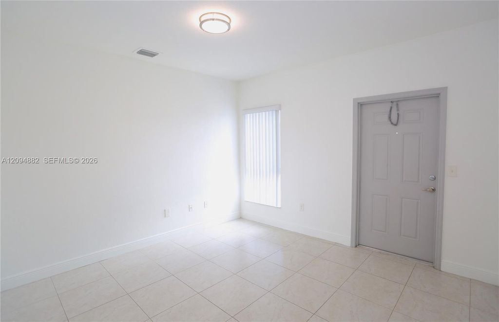 6171 NW 182nd Lane 205, Hialeah, FL 33015