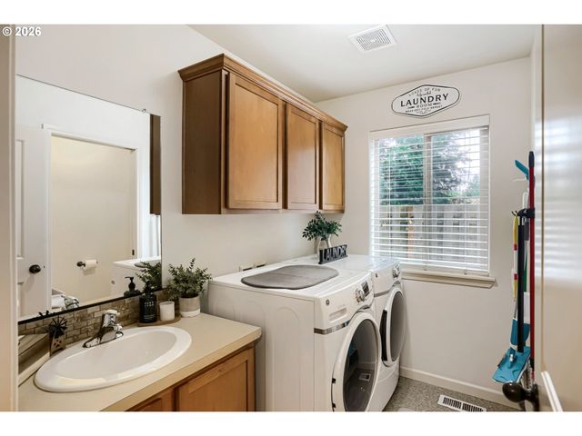 719 GARDEN Ct, Molalla, OR 97038