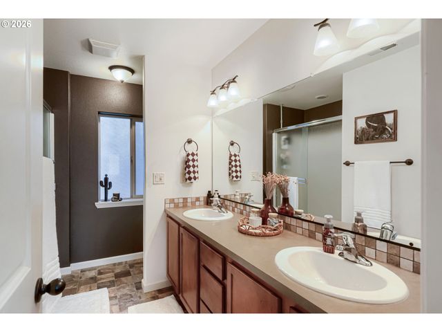 719 GARDEN Ct, Molalla, OR 97038