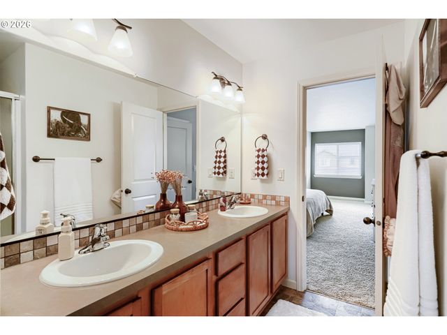 719 GARDEN Ct, Molalla, OR 97038