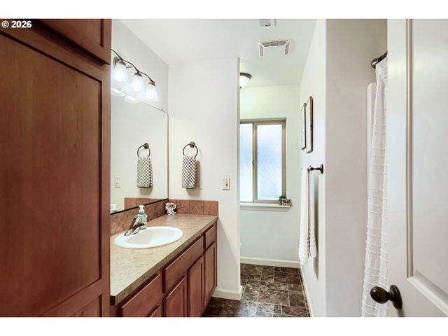 719 GARDEN Ct, Molalla, OR 97038