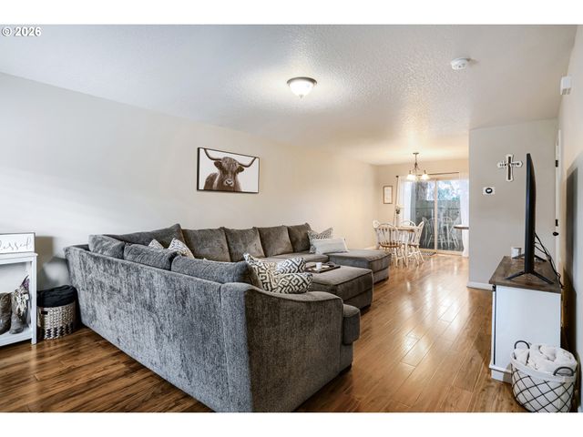 719 GARDEN Ct, Molalla, OR 97038