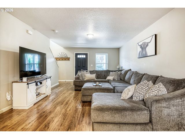 719 GARDEN Ct, Molalla, OR 97038