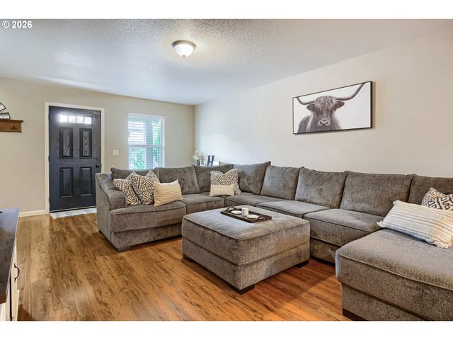 719 GARDEN Ct, Molalla, OR 97038