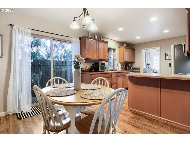 719 GARDEN Ct, Molalla, OR 97038